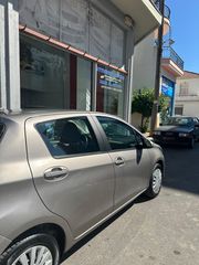 Toyota Yaris 2015-thumb-8
