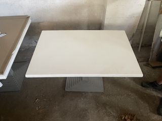 Εξοπλισμός τραπέζια καρεκλες