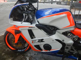 Honda CBR 400 1999 NC29