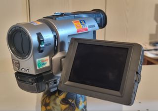 ΠΩΛΕΙΤΑΙ ΣΕ ΑΡΙΣΤΗ ΚΑΤΑΣΤΑΣΗ SONY VIDEO CAMERA RECORDER Hi8 MODEL CCD-TRV 95E MADE IN JAPAN. ΔΕΚΤΟΣ ΕΛΕΓΧΟΣ ΚΑΙ ΔΟΚΙΜΗ.