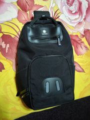 ΤΣΑΝΤΑ ΩΜΟΥ ΧΙΑΣΤΗ