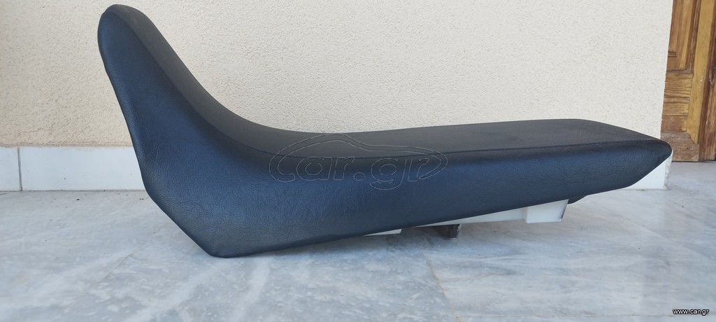 πωλείται σέλα yamaha xt600e