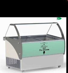 Scoop ice cream vitrine