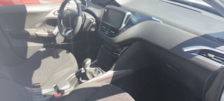 Peugeot 2008 2016 1.2 PURETECH 110 STYLE PANORAMA-thumb-19