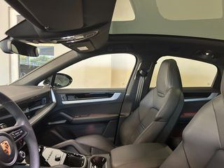 Porsche Cayenne 2025 HYBRID-thumb-10