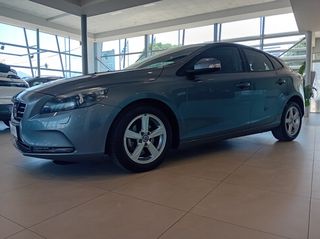 Volvo V40 2016 D2 MOMENTUM DIESEL-thumb-8