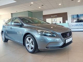 Volvo V40 2016 D2 MOMENTUM DIESEL-thumb-2
