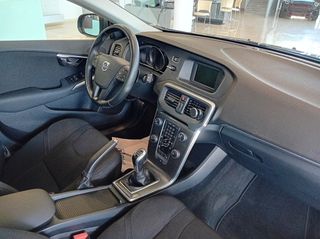 Volvo V40 2016 D2 MOMENTUM DIESEL-thumb-23