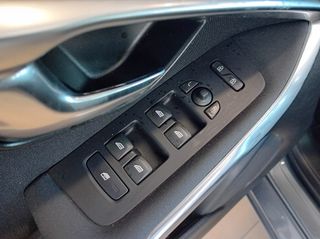 Volvo V40 2016 D2 MOMENTUM DIESEL-thumb-27