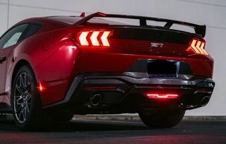 ΠΙΣΩ LED V1 Design LED Reverse Stop/Fog Light (MUSTANG 24-25)
