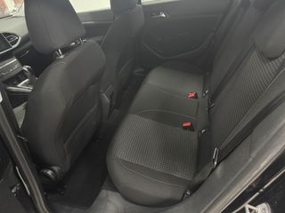 Peugeot 308 2017-thumb-12