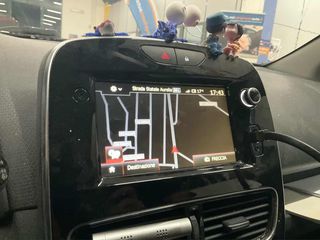Renault Clio 2019 1.5 DCI DIESEL Moschino Zen NAVI-thumb-6