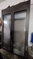Δίφυλλη μπαλκονόπορτα αλουμινίου με ρολό
