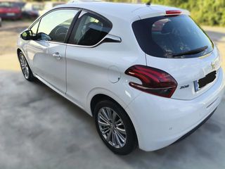 Peugeot 208 2016-thumb-3