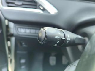Peugeot 208 2016-thumb-8