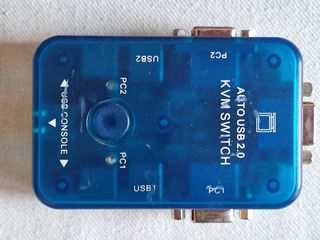 Switch 2 υπολογιστές σε μία οθόνη.
