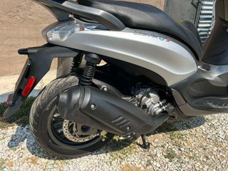 Piaggio Beverly 300i 2018-thumb-5
