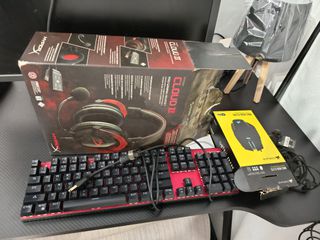 πληκτρολόγιο ποντίκι ακουστικά φωτισμός