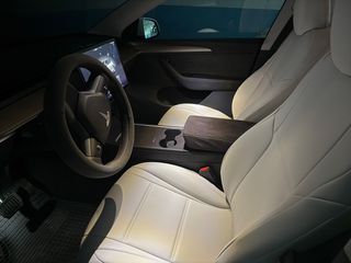 Tesla Model Y 2024 lr