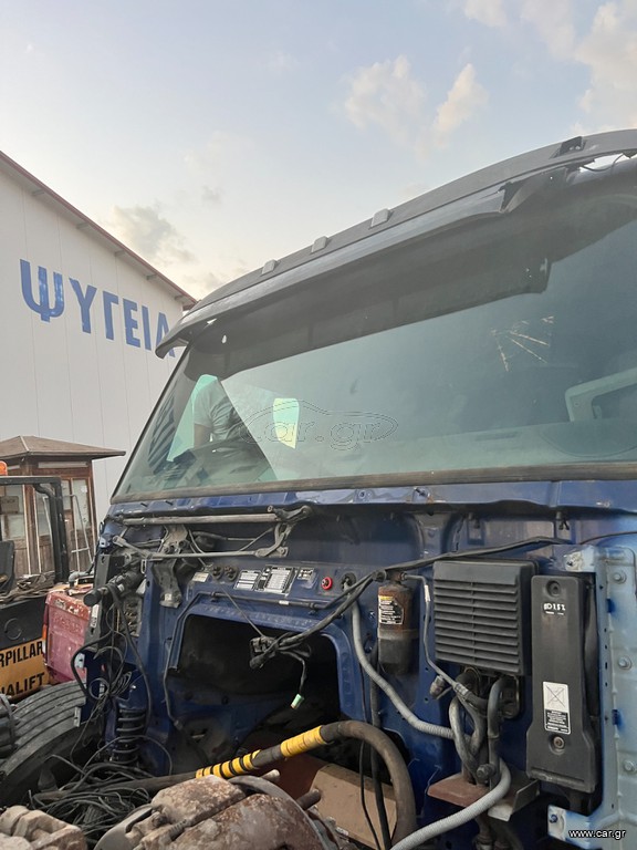 ΚΑΜΠΙΝΑ VOLVO FH ΜΟΝΤΕΛΟ 2005
