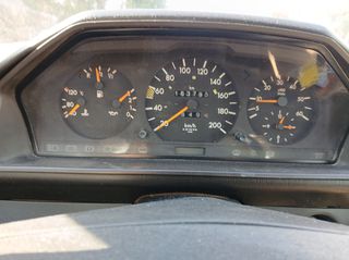 Mercedes-Benz E 250 1988-thumb-4
