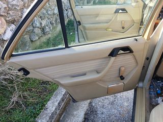 Mercedes-Benz E 250 1988-thumb-7