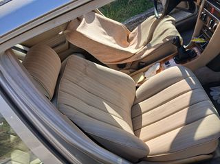 Mercedes-Benz E 250 1988-thumb-11