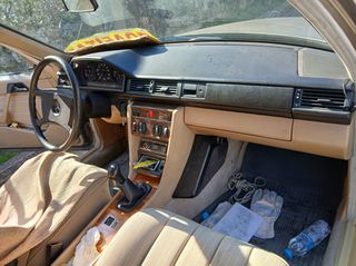 Mercedes-Benz E 250 1988-thumb-12