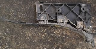 ΠΕΤΡΟΠΟΥΛΟΣ ΕΜΠΡΟΣ ΔΕΞΙΑ ΠΛΑΣΤΙΚΗ ΒΑΣΗ ΠΡΟΦΥΛΑΚΤΗΡΑ AUDI A4 1999-2001  8D0807284AA