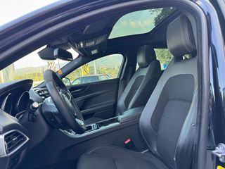 Jaguar XE 2015 R-DYNAMIC-thumb-5