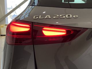 Mercedes-Benz GLA 250 2023 GLA 250e Facelift AMG LINE 8G TRONIC-thumb-8