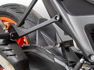Ducabike (100% carbon) κάλυμμα πίσω φτερού για KTM 990 Duke/R  2024-
