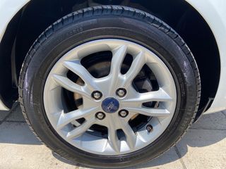 Ford Fiesta 2016-thumb-9