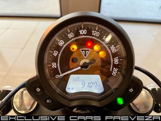 Triumph Bonneville Bobber 2017 1200-thumb-15
