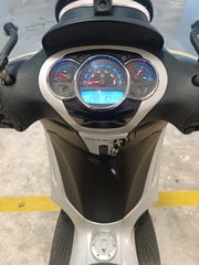 Piaggio Beverly 300i 2016 BEVERLY 300IE-thumb-12