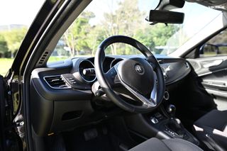 Alfa Romeo Giulietta 2016-thumb-14