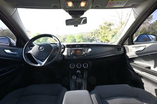 Alfa Romeo Giulietta 2016-thumb-31