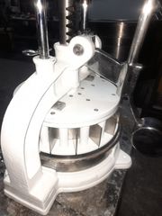 Διαιρέτης ζύμης  χειροκίνητα σε 30 τεμ. των 40-130gr ισόβαρα τεμάχια. Επιτραπέζιος