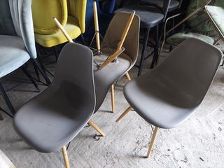 ΚΑΡΕΚΛΑ ΠΛΑΣΤΙΚΗ ΜΕ ΞΥΛΙΝΑ ΠΟΔΙΑ