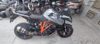 KTM 1290 Super Duke GT 2018-thumb-3