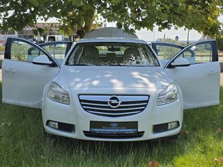 Opel Insignia 2010-thumb-1