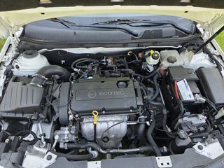 Opel Insignia 2010-thumb-42