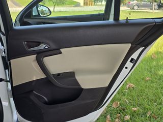 Opel Insignia 2010-thumb-18