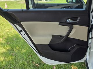 Opel Insignia 2010-thumb-19