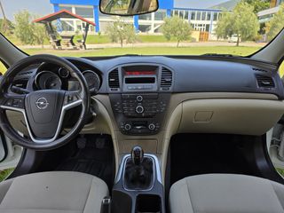 Opel Insignia 2010-thumb-24