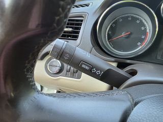 Opel Insignia 2010-thumb-25