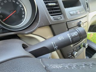 Opel Insignia 2010-thumb-26