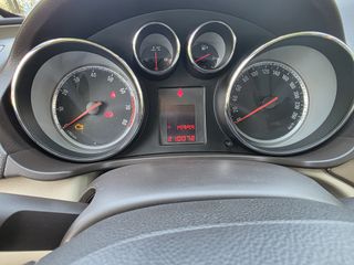 Opel Insignia 2010-thumb-29