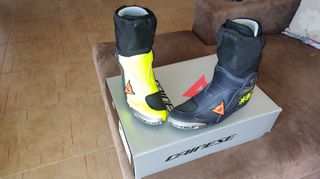 Dainese Axial D-1 Valentino Rossi Replica