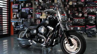 Harley Davidson DYNA FAT BOB 2009 Willie G™ Skull Collection-thumb-1